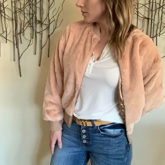| f21 • fashionista favorite: caramel faux fur zip front bomber • small | - Picture 3 of 8